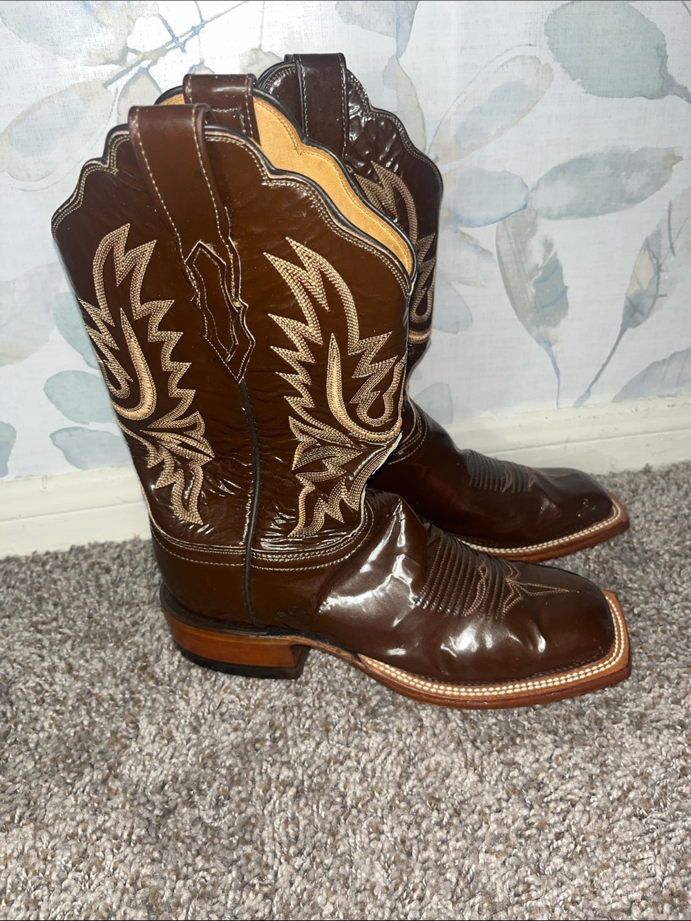 Lucchese 2000 Men’s Brown Leather Patent Boots with Cream Stitching